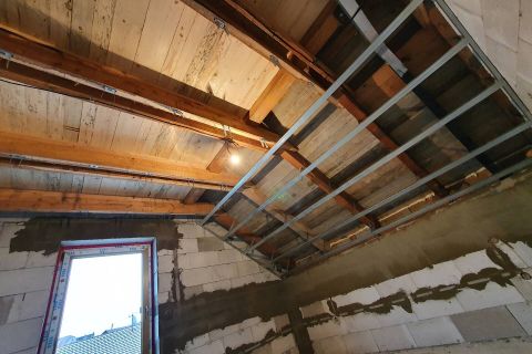 Izolace stropů RD měkkou PUR pěnou